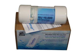 Dispositivo ViveSinSarro SU para uso doméstico, reduce la acumulación de sarro en tinacos y cisternas de agua del hogar